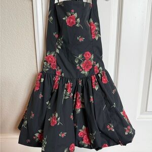 Hollistersize XXS  Black Mini Dress with red roses with built in shorts